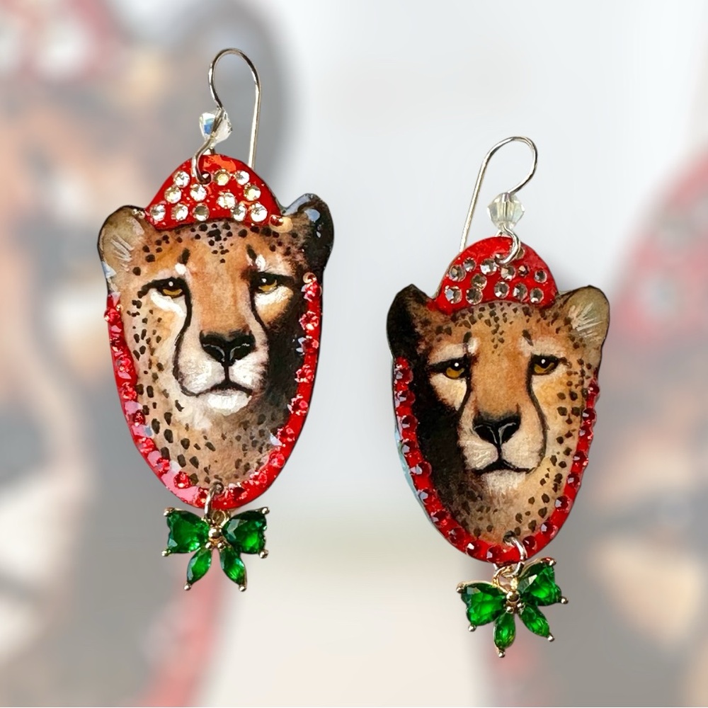 Beautiful hand painted cheetah holiday Christmas earrings, wreath unique gift - Picture 3 of 8